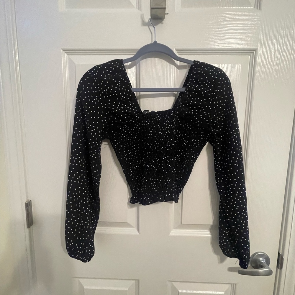 Cute black polkadots top
Slightly cropped depending on your height